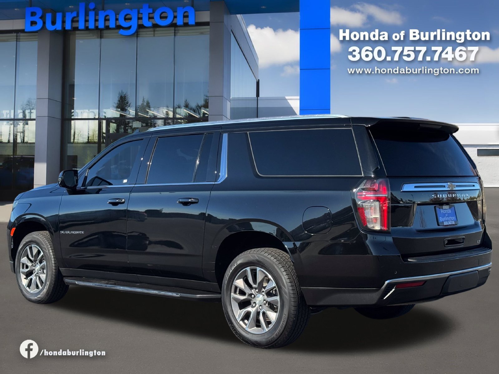Used 2022 Chevrolet Suburban LT w/ LT Signature Plus Package AWD/4WD image 4