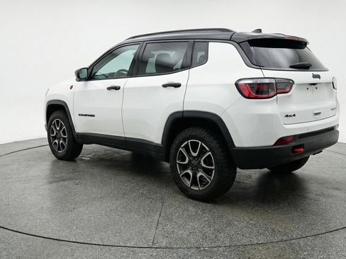 Used 2025 Jeep Compass Trailhawk AWD/4WD image 6