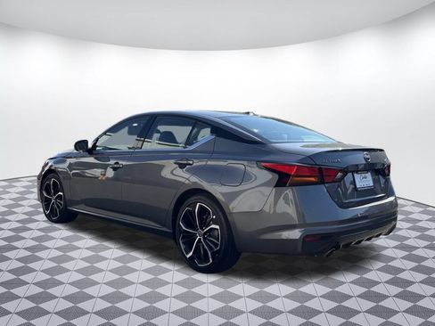 Used 2024 Nissan Altima 2.5 SR w/ SR Premium Package FWD image 5