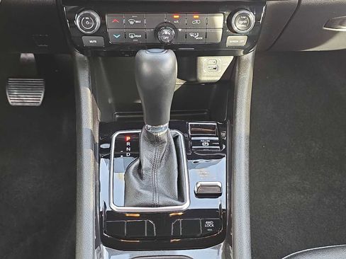 Certified 2025 Jeep Compass Latitude image 21