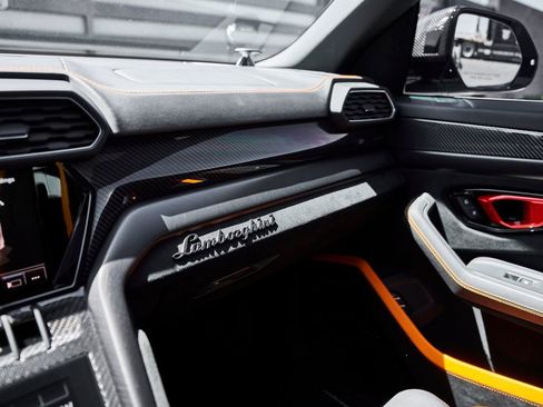 Used 2023 Lamborghini Urus Performante AWD/4WD image 93