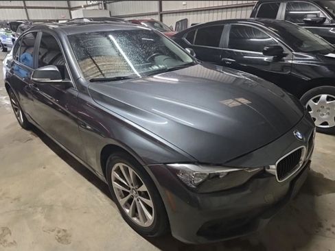 Used 2017 BMW 320i xDrive Sedan AWD/4WD image 5