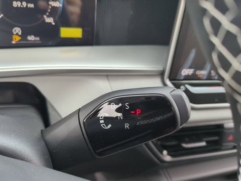 New 2026 Volkswagen Tiguan SE image 15