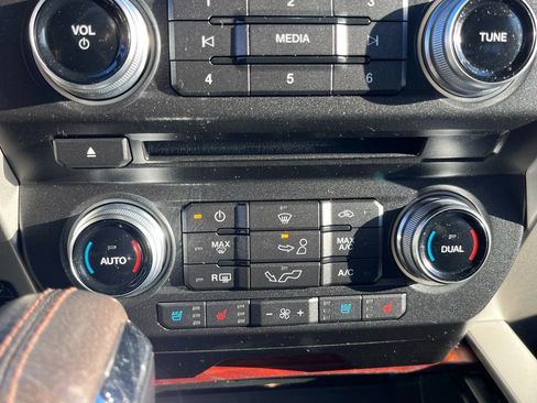 Used 2015 Ford F150 King Ranch image 19