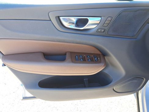 Used 2022 Volvo XC60 B5 Momentum w/ Advanced Package image 15