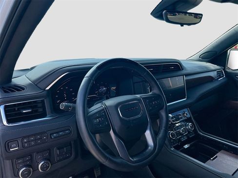 Used 2023 GMC Yukon XL Denali Ultimate image 12