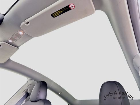 Used 2022 Tesla Model Y Long Range image 16