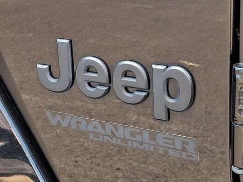 Used 2021 Jeep Wrangler Unlimited Sahara AWD/4WD image 30