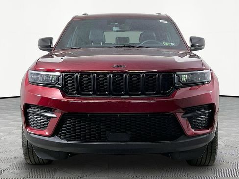 Used 2023 Jeep Grand Cherokee Altitude AWD/4WD image 2