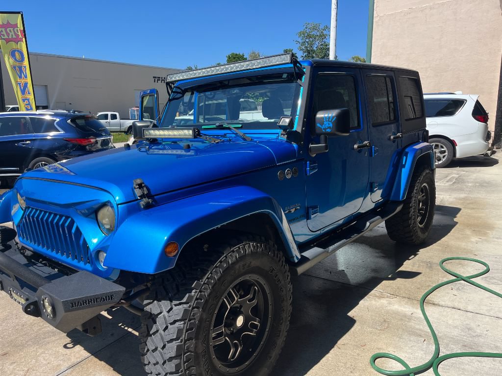 Used 2016 Jeep Wrangler Unlimited Sahara w/ Max Tow Package AWD/4WD image 2