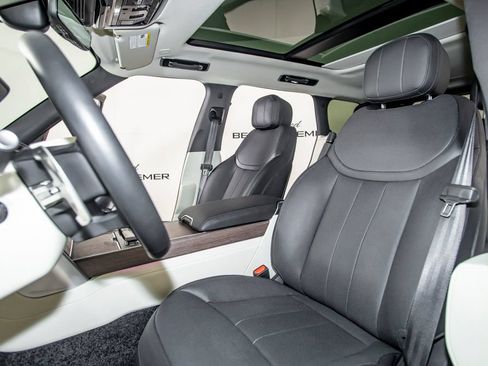 Used 2024 Land Rover Range Rover SE AWD/4WD image 13