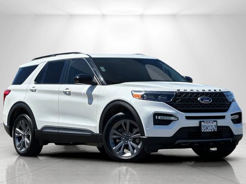 Used 2022 Ford Explorer XLT w/ Equipment Group 202A AWD/4WD image 1