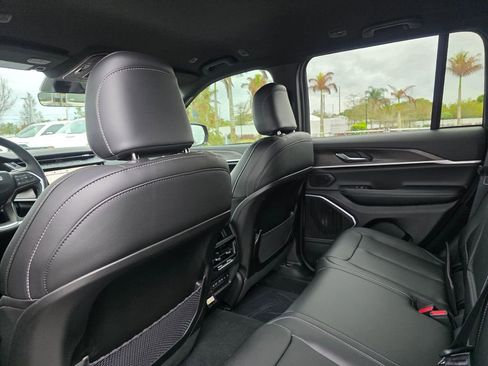 New 2026 Jeep Grand Cherokee Limited RWD image 9