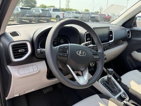 Certified 2025 Hyundai Venue SEL FWD image 11