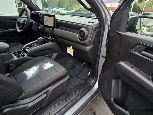 Used 2024 Chevrolet Colorado W/T w/ Technology Package image 16