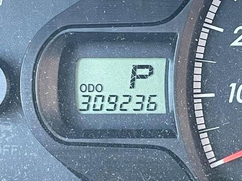 Used 2013 Toyota Sienna LE FWD image 38