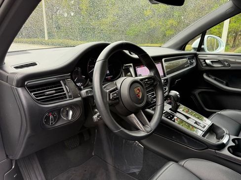 Certified 2024 Porsche Macan GTS image 4