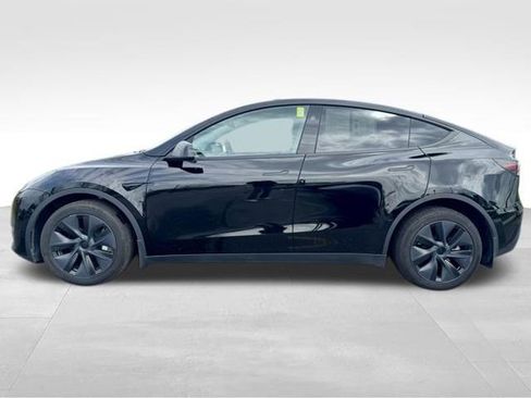 Used 2024 Tesla Model Y Long Range AWD/4WD image 5