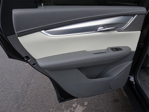 Used 2022 Cadillac XT5 Premium Luxury w/ Technology Package image 16