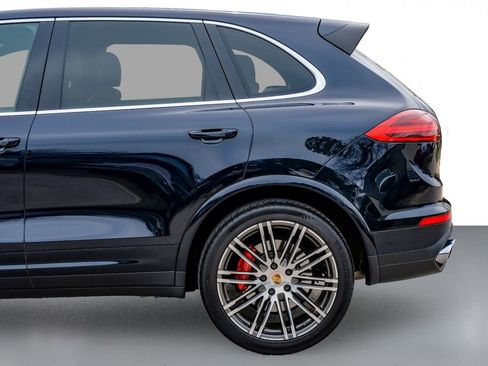 Used 2018 Porsche Cayenne Turbo image 10