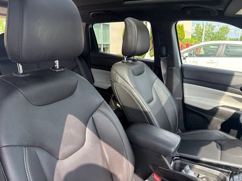 Used 2025 Jeep Compass Limited w/ Sun & Sound Group AWD/4WD image 26