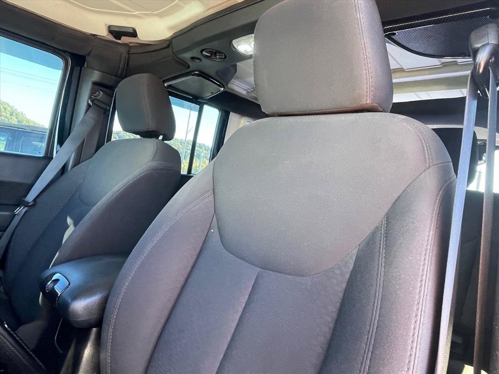 Used 2015 Jeep Wrangler Unlimited Sport w/ Connectivity Group AWD/4WD image 18