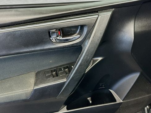 Used 2018 Toyota Corolla LE FWD image 15