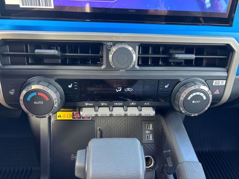 New 2025 Toyota Tacoma TRD Off-Road AWD/4WD image 10