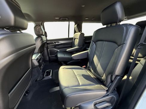 New 2026 Jeep Grand Wagoneer 4WD image 27