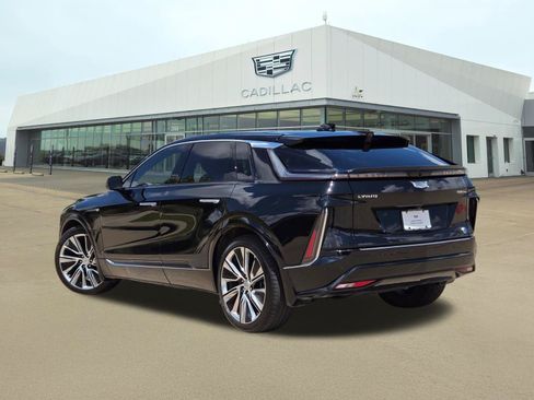 Used 2024 Cadillac Lyriq Luxury AWD/4WD image 4