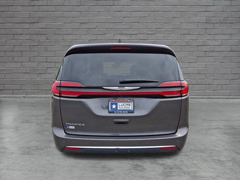 Used 2023 Chrysler Pacifica Touring-L FWD image 10