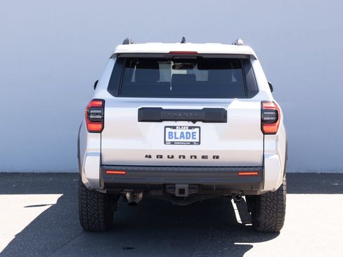 Used 2025 Toyota 4Runner SR5 AWD/4WD image 22