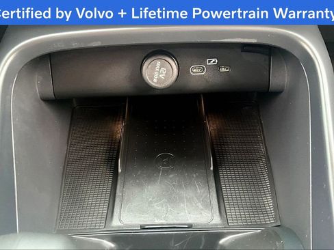 Certified 2025 Volvo XC40 B5 Core image 32