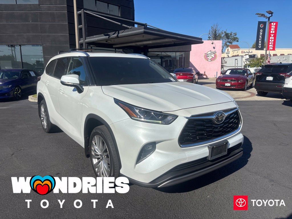 Used 2022 Toyota Highlander Platinum AWD/4WD image 1