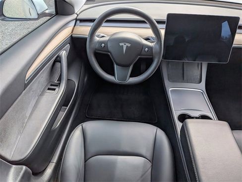 Used 2021 Tesla Model 3 Standard Range Plus image 19