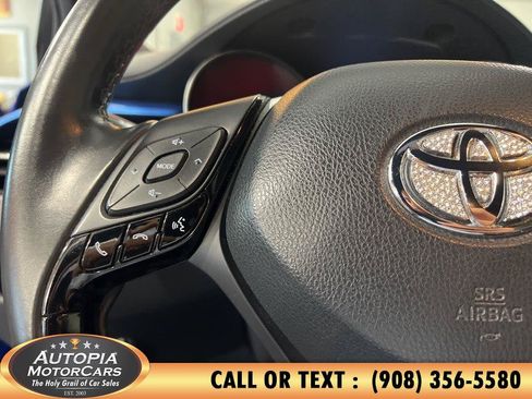 Used 2019 Toyota C-HR XLE FWD image 20
