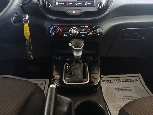 Used 2025 Kia Soul LX w/ LX Technology Package FWD image 11