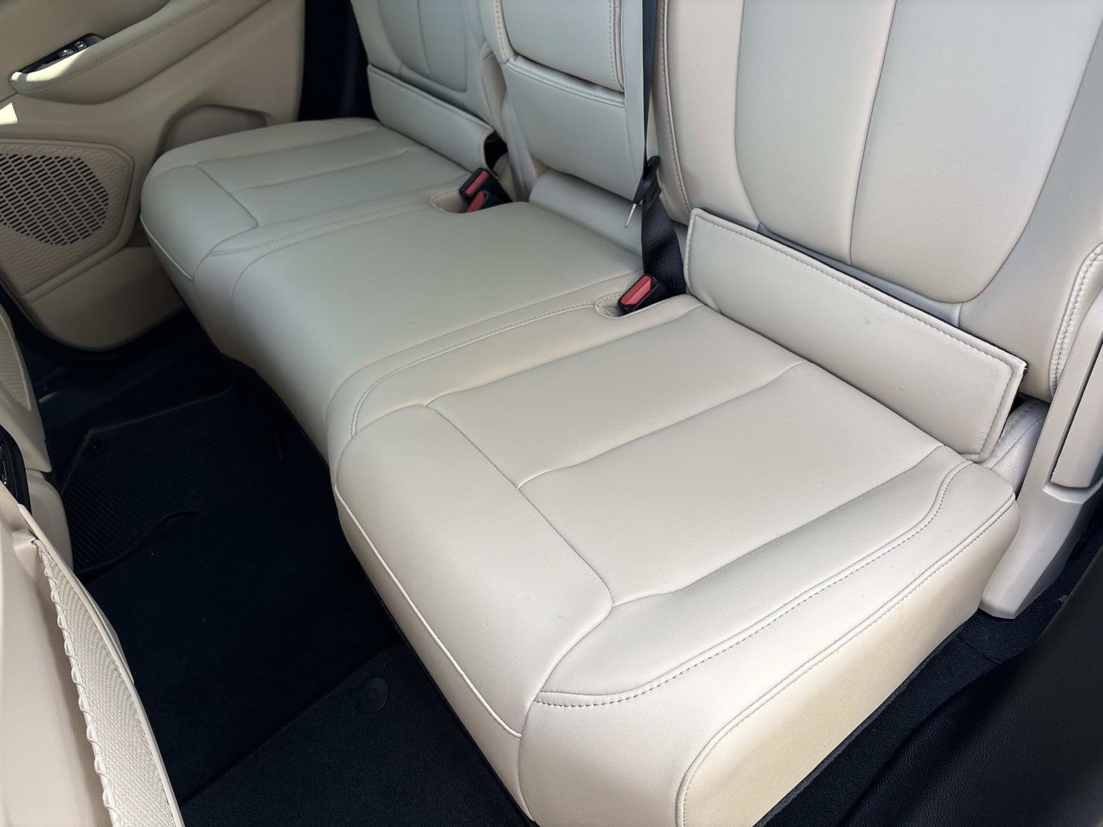 New 2027 Jeep Grand Cherokee Limited RWD image 12