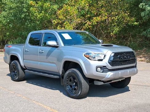 Used 2020 Toyota Tacoma TRD Sport AWD/4WD image 8