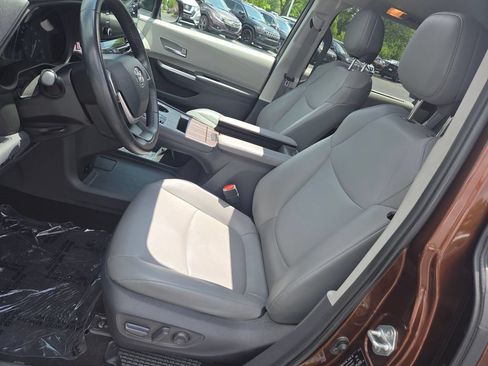 Used 2021 Toyota Sienna XLE FWD image 33
