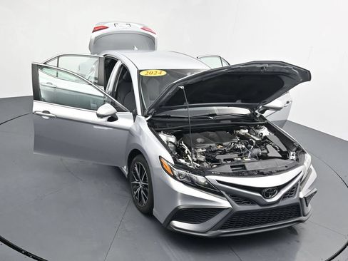Used 2024 Toyota Camry SE FWD image 40