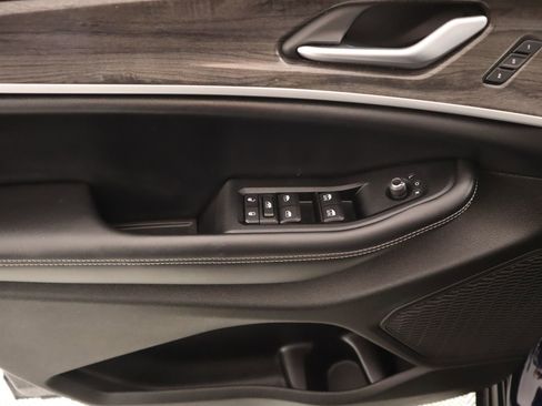 Used 2024 Jeep Grand Cherokee L Limited w/ Black Appearance Package image 18