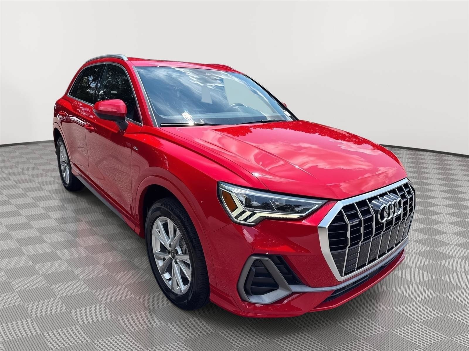 Used 2022 Audi Q3 2.0T Premium Plus w/ Premium Plus Package AWD/4WD image 4
