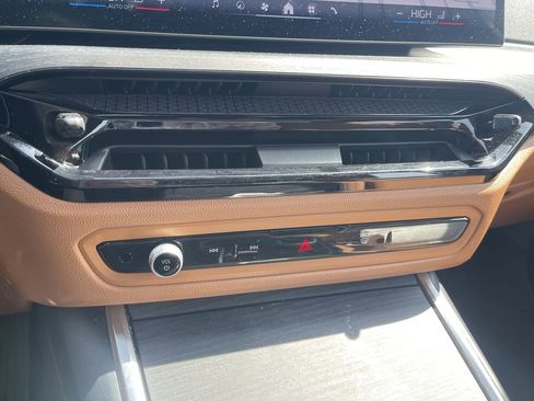 Used 2025 BMW 330i xDrive Sedan AWD/4WD image 25