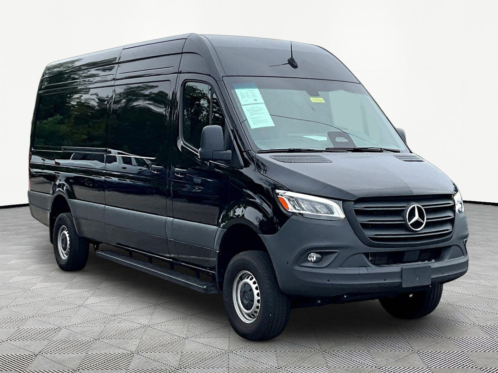 Used 2025 Mercedes-Benz Sprinter 2500 image 3