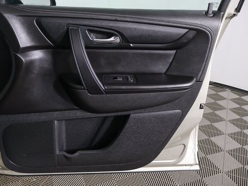 Used 2016 GMC Acadia SLE image 17