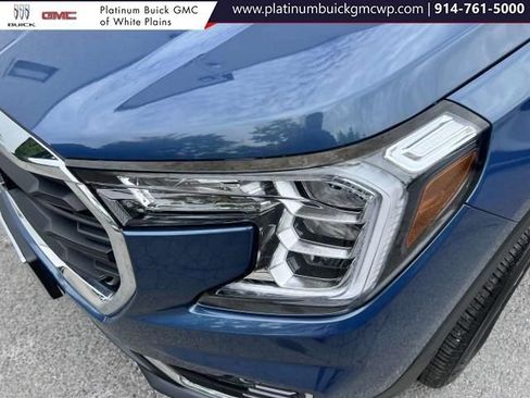Used 2024 GMC Terrain SLE w/ Driver Convenience Package image 5