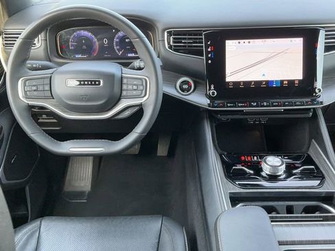 Used 2024 Jeep Wagoneer Series III image 12