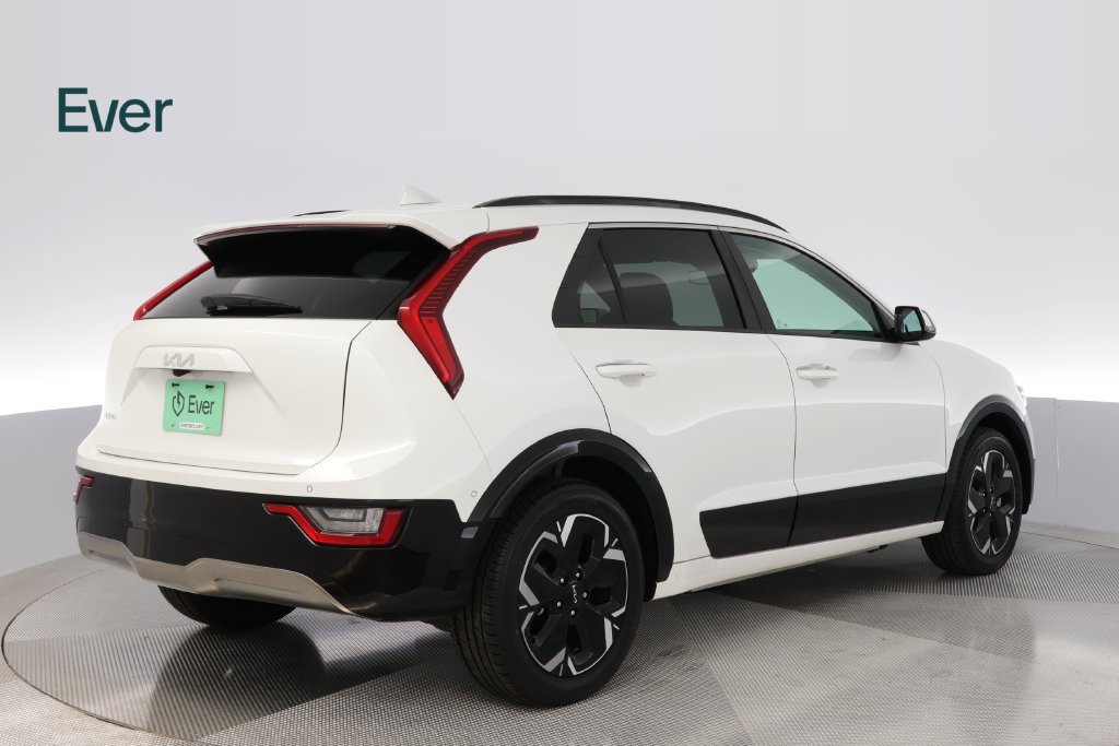 Used 2024 Kia Niro Wave FWD image 3