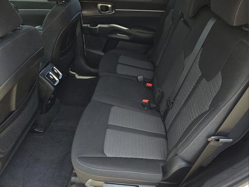 Used 2023 Kia Sorento LX FWD image 31